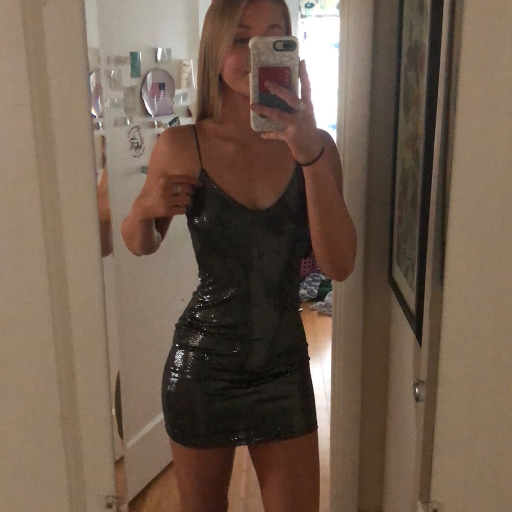 Super cute shiny black bodycon🖤